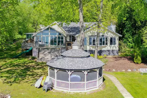 55508 S Thompson Ln, Three Rivers, MI 49093