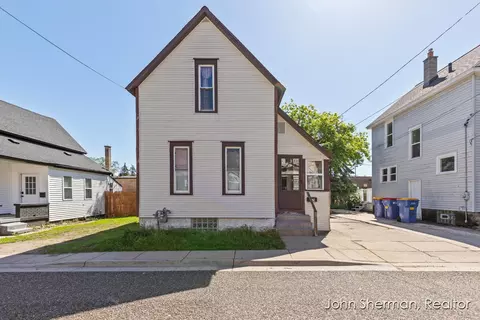 18 Vandine Pl NE, Grand Rapids, MI 49503