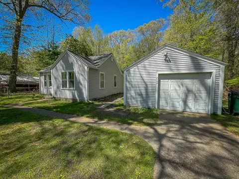 2498 Pennsylvania Ave, Muskegon, MI 49445