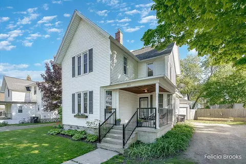 312 E Main St SE, Caledonia, MI 49316