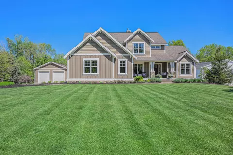 5039 Big Bass Pvt Dr, Hudsonville, MI 49426