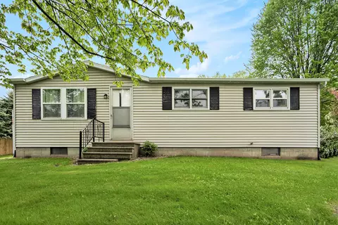 383 Kenneth St, Plainwell, MI 49080 photo 2
