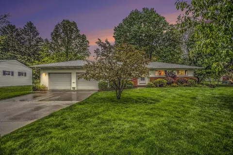 548 East Dr, Marshall, MI 49068