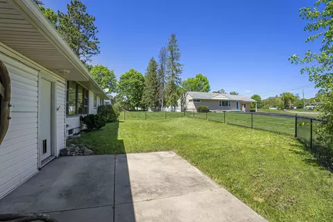 2413 Maple Dr, Jackson, MI 49203 photo 4