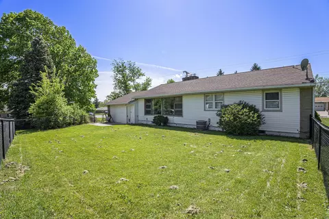 2413 Maple Dr, Jackson, MI 49203 photo 3