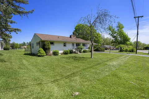 2413 Maple Dr, Jackson, MI 49203 photo 5