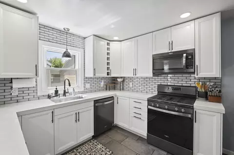 2414 Midday St, Jackson, MI 49203 photo 9