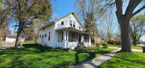 9 W Bernard St, Hartford, MI 49057
