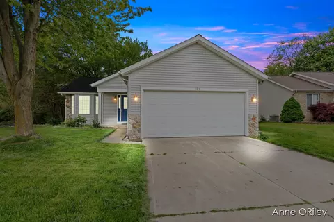 421 Lloyd Ct, Middleville, MI 49333