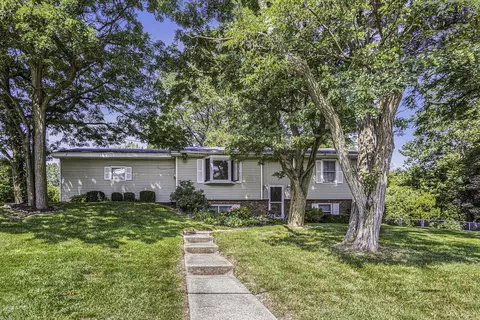 2821 Montreat Dr NE, Grand Rapids, MI 49525