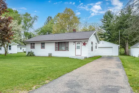 490 Streamside Dr, Galesburg, MI 49053