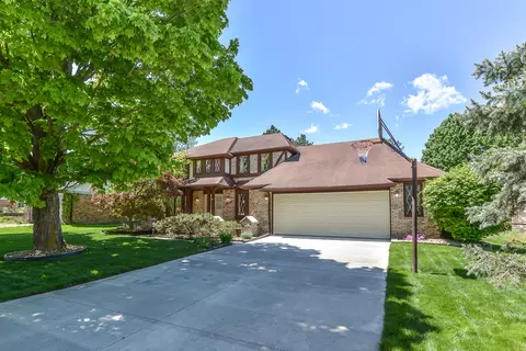 17297 Lilypad Ct, Northville, MI 48168