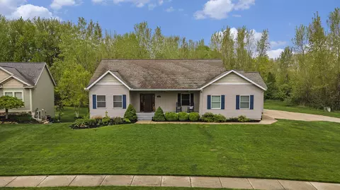 2637 Willow View Dr, Jenison, MI 49428