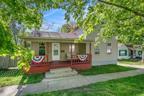 406 S Red Bud Trl, Buchanan, MI 49107