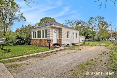 1868 Ray St, Muskegon, MI 49442
