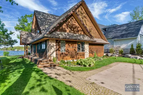 12544 Cussewago Beach Dr, Fenton, MI 48430
