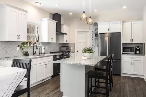 10470 Spring Grv, Brighton, MI 48114