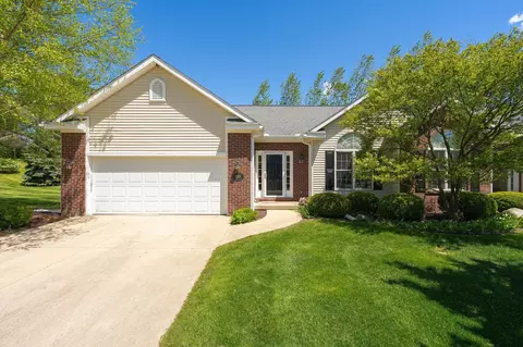 3201 Ivy Ln, Grand Blanc, MI 48439