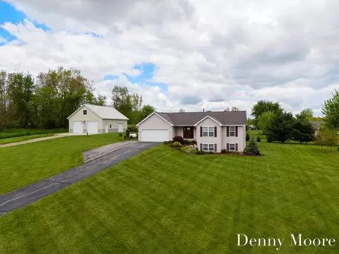 10387 Spring Valley Dr SE, Alto, MI 49302