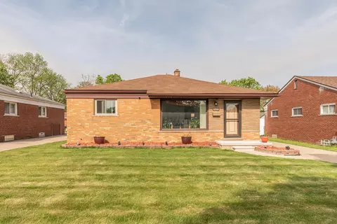 9561 Sarasota, Redford, MI 48239