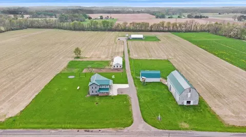 66738 Klett Rd, Constantine, MI 49042