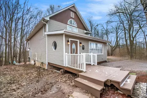 9242 Kelly Hwy, Vermontville, MI 49096