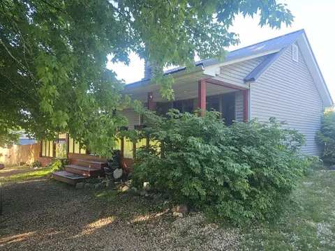 9745 North Ave, Dowling, MI 49050