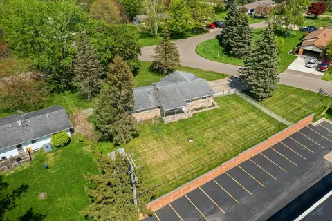 180 Meadowview Dr, Howell, MI 48843 photo 32