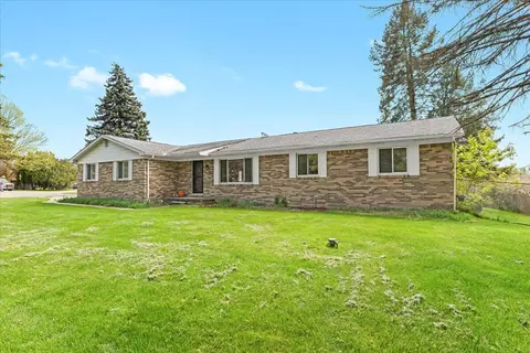 180 Meadowview Dr, Howell, MI 48843 photo 2