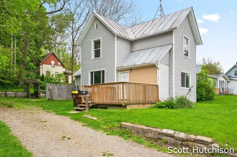417 Division St, Ionia, MI 48846