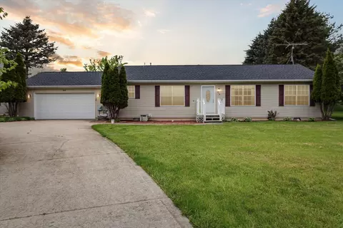 819 Beech St, Lake Odessa, MI 48849
