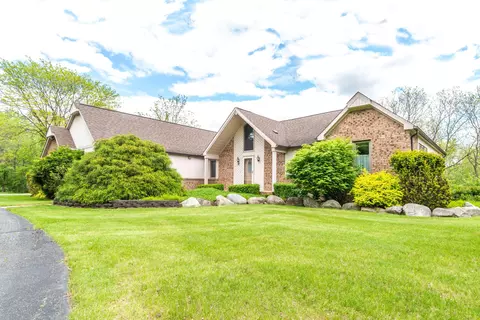 5804 Dutch Hill Dr, Ann Arbor, MI 48105