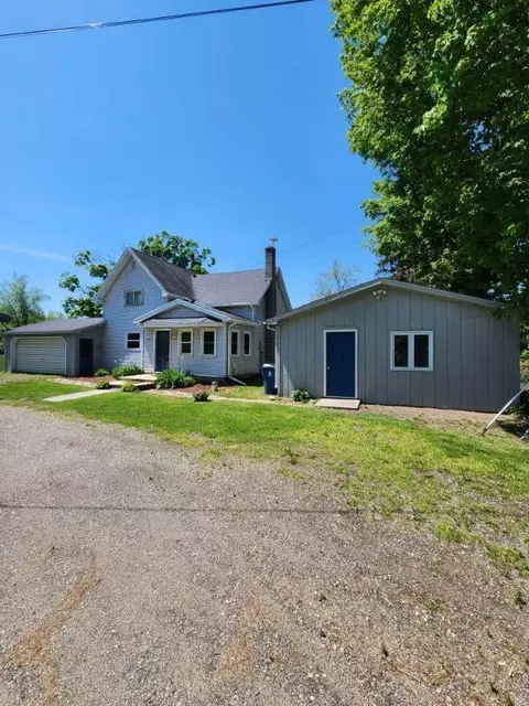 10050 1st St, Fenwick, MI 48834