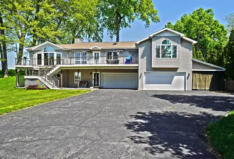 31612 Krohne St, Dowagiac, MI 49047