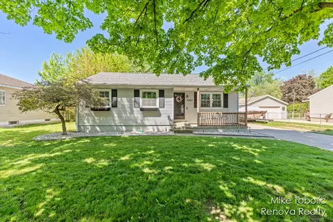 5527 Claudia Ave SE, Grand Rapids, MI 49548