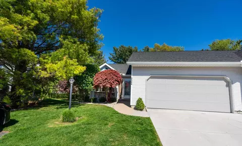 3344 Starboard Dr #87, Holland, MI 49424