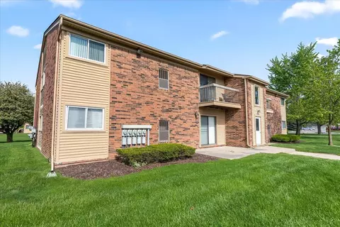 34673 Clarkson Dr E #77, Fraser, MI 48026 photo 2