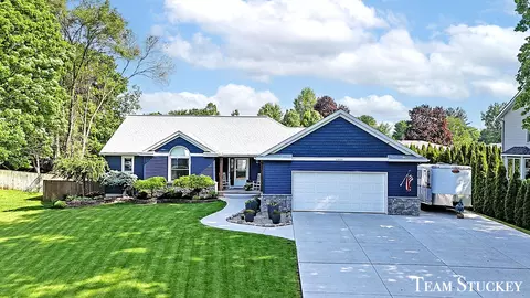 1855 Cedar Tree Dr, Jenison, MI 49428