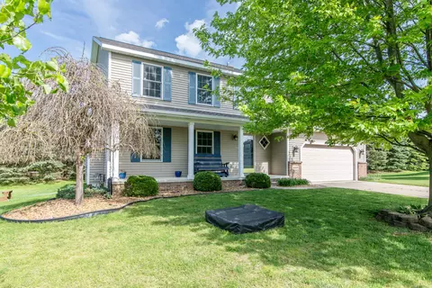 10155 Heatherway Dr, Pinckney, MI 48169
