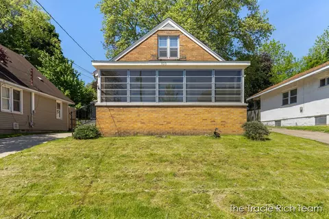 935 Valley Ave NW, Grand Rapids, MI 49504