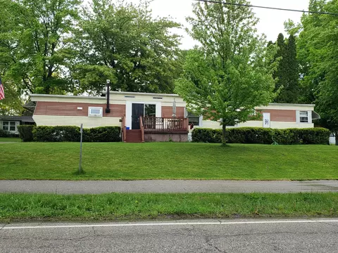 927 Lake Dr, Fremont, MI 49412