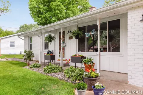 14100 Brook Ln, Holland, MI 49424