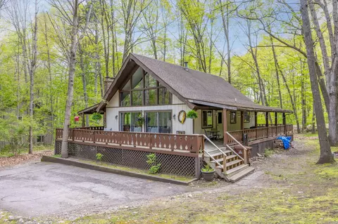 8938 Old Hickory Ln, Stanwood, MI 49346
