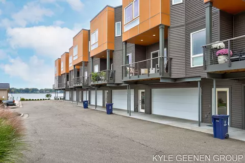 377 Macatawa Park #6, Holland, MI 49423