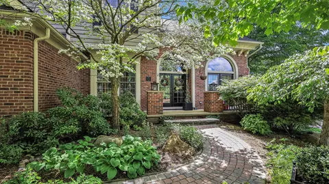 3711 Sunnyside Ct, Rochester Hills, MI 48306