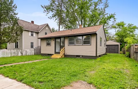 1119 Bishop Ave, Benton Harbor, MI 49022