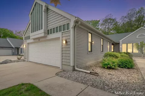 1516 Liberty Ln #20, Hastings, MI 49058