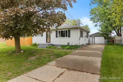 4412 Madison Ave SE, Kentwood, MI 49548