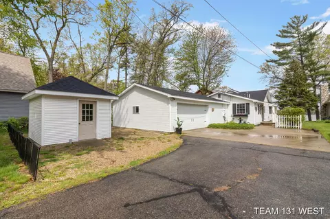 9630 Peninsula Dr, Grant, MI 49327 photo 6
