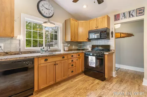 9630 Peninsula Dr, Grant, MI 49327 photo 33